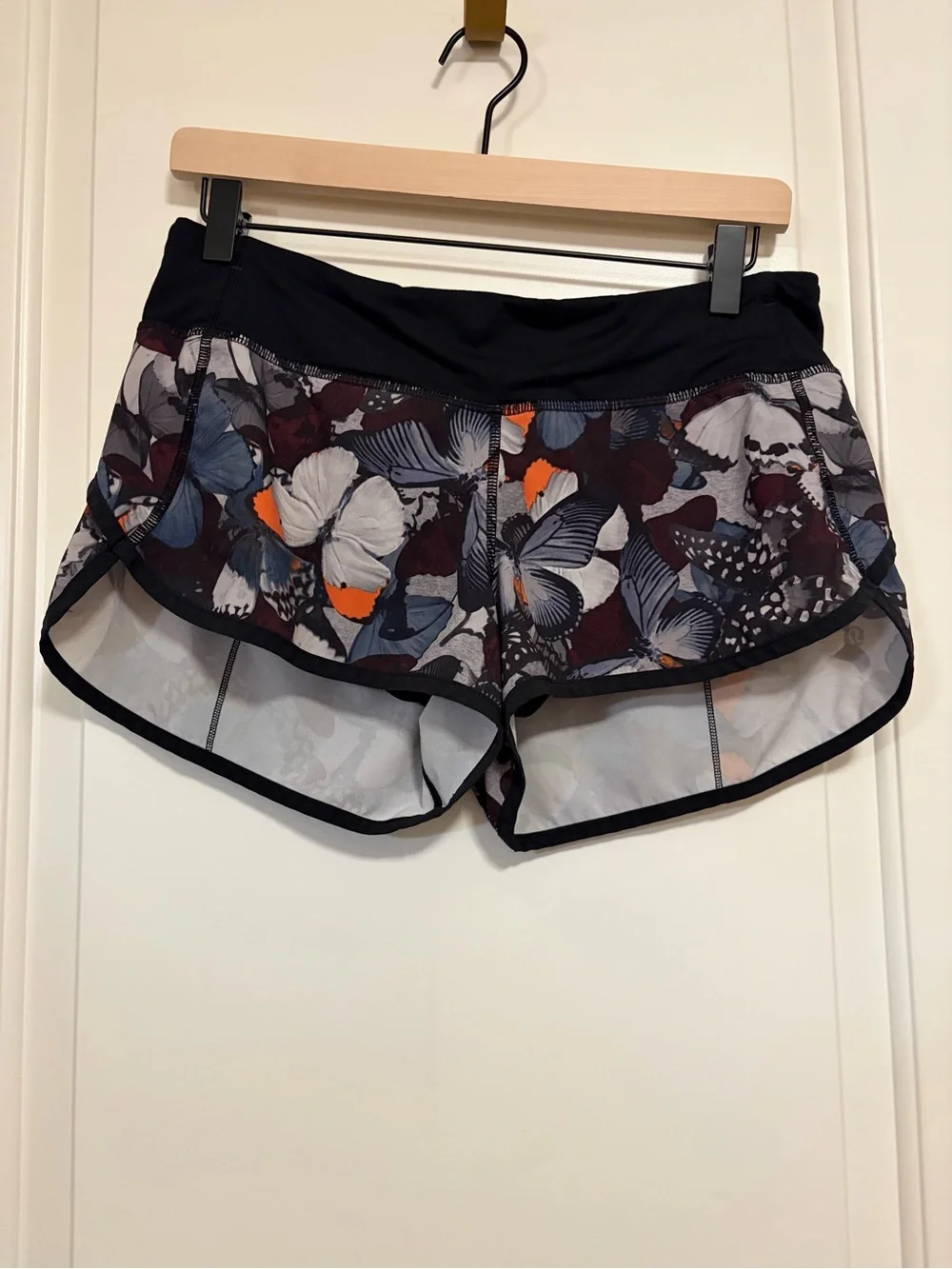 🍋Lululemon Hotty hots Floral Butterfly Print Athletic Activewear Shorts🍋